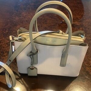 Beautiful new Kate spade hand bag with removable shoulder straps!